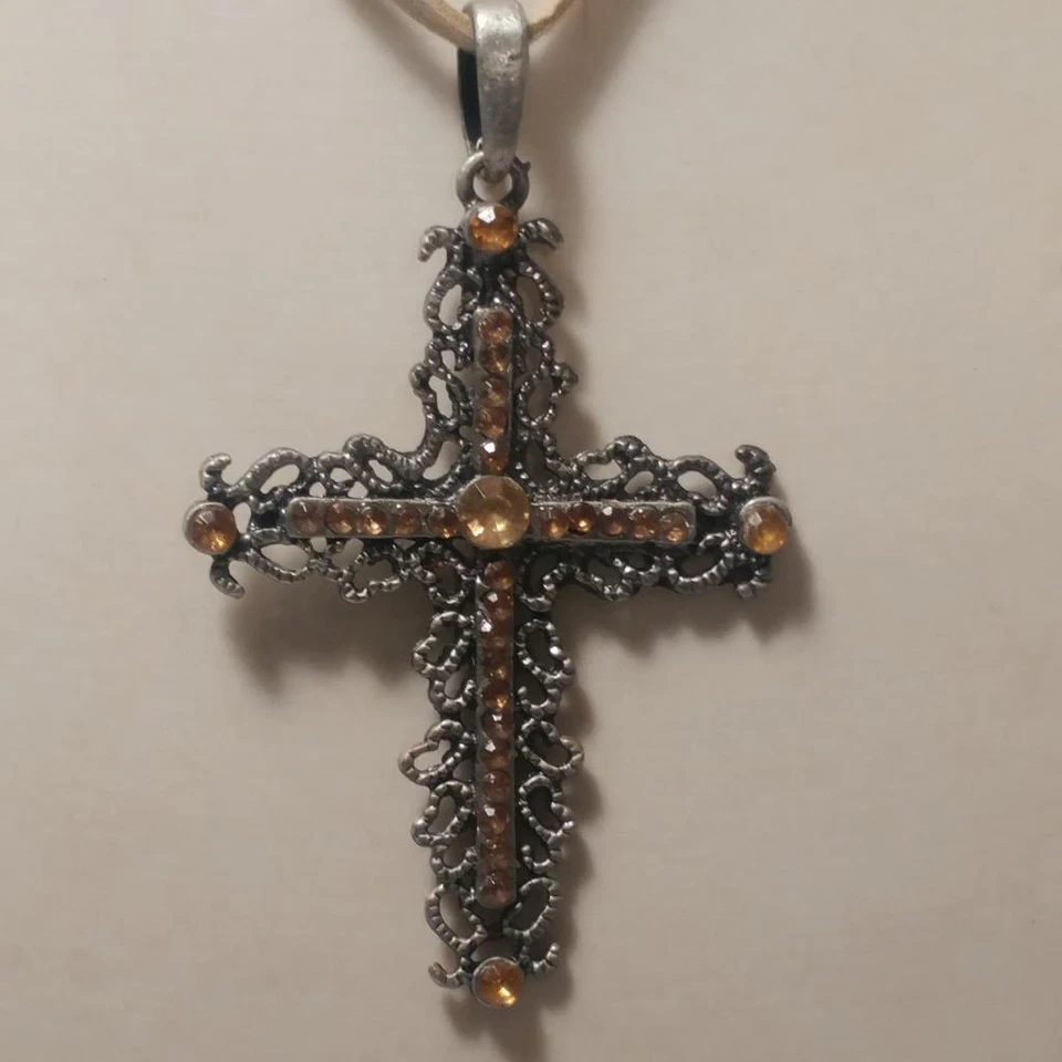 Colgante Cruz Cruz Ámbar Cruz Ornamentada Plata Oscura Cuero Tostado Cordón 16" a 19:" Foto 1 de 1