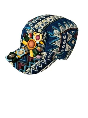 Gorra de cadete NexGen Head Wear piedras y cuentas adornadas estampado azteca multicolor  Foto 1 de 4