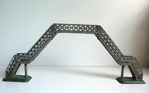 TRAIN ÉCHELLE "O" PASSERELLE TÔLE (JEP/BIG/MARKLIN/HORNBY) BON ÉTAT 52x21cm - Imagen 1 de 8