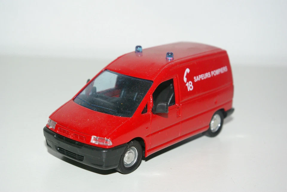 SOLIDO PEUGEOT EXPERT POMPIER POMPIERS FOURGON TRÈS PROCHE DU NEUF - Photo 1/1