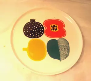 Placa circular de cerámica vintage MARIMEKKO "Oiva Kompotti" 8" modernista danés - Imagen 1 de 12