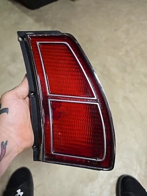 1975 - 1978 年普利茅斯愤怒,道奇摩纳哥马车乘客侧尾灯镜头右手 — 第 1/4 张图片