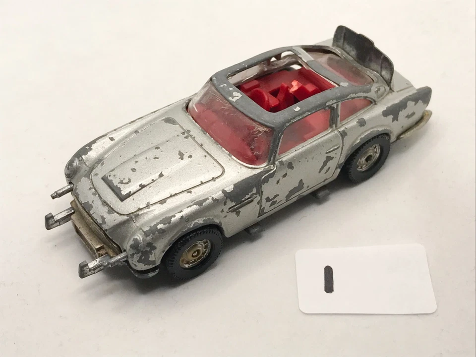 CORGI TOYS WHIZWHEELS # 270 JAMES BOND ASTON MARTIN DB5 1/43 SCALE DIECAST 1976 - Image 1 of 4