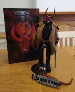 Sideshow Collectibles Ultimate Hellboy Figure 1/6 (12 Inch) Scale Not Hot Toys