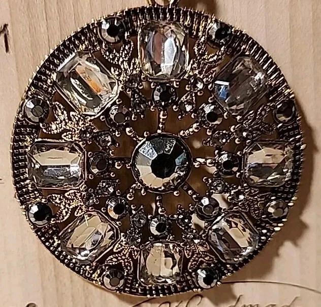 Collar Medallón AVON Piedras Incrustadas Tonos Negros y Dorados, Cadena 18" Foto 1 de 4