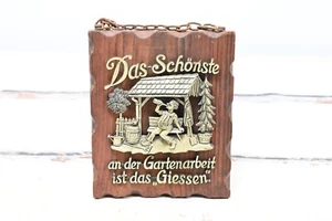 Vintage. "Lo mejor de la jardinería es regar" Wood Pewter Plaque - Imagen 1 de 6