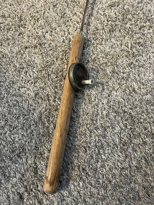 Vara de pesca no gelo vintage de bambu - Imagem 1 de 4
