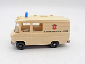 1:87 Wiking 27 - Mercedes L 406 / Rettungswagen Johanniter Unfall Hilfe - Bild 1 von 4