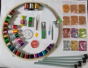 Soporte de trabajo Aari Maggam con marco de madera, aro de 18 pulgadas, bordado multicolor - Imagen 1 de 7