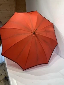 Vintage Lawtex roter Regenschirm Spitzenrand und Bambusgriff - Bild 1 von 11