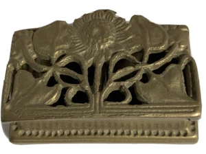 Caja baratija vintage de latón. Tapa con flores Filagree. Interior dividido en 2 secciones - Imagen 1 de 5