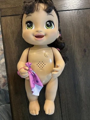 Muñeca interactiva Hasbro Baby Alive Lulu Achoo pelo castaño ojos verdes Foto 1 de 4