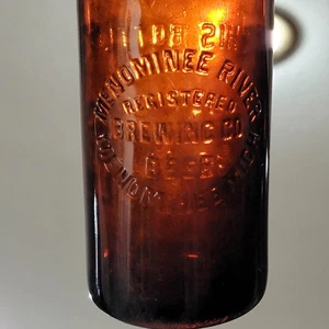 Botella de cerveza GG Menominee River marrón Reg Michigan en relieve botella no vendida - Imagen 1 de 18