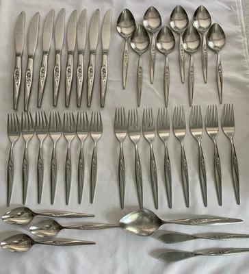 Juego de 37 cubiertos de acero inoxidable Sears TRADITION ROSA SUAVE Foto 1 de 4