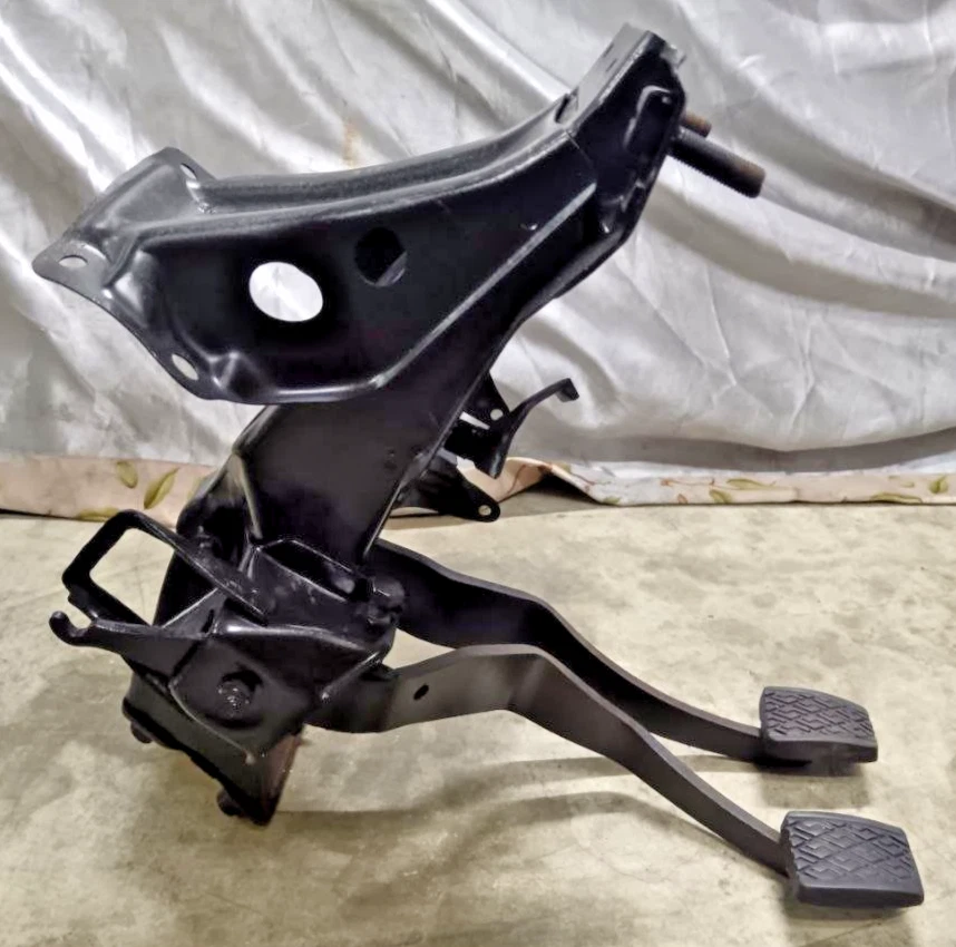 Pedales TOYOTA STARLET KP61 (RHD) - freno y embrague Foto 1 de 4