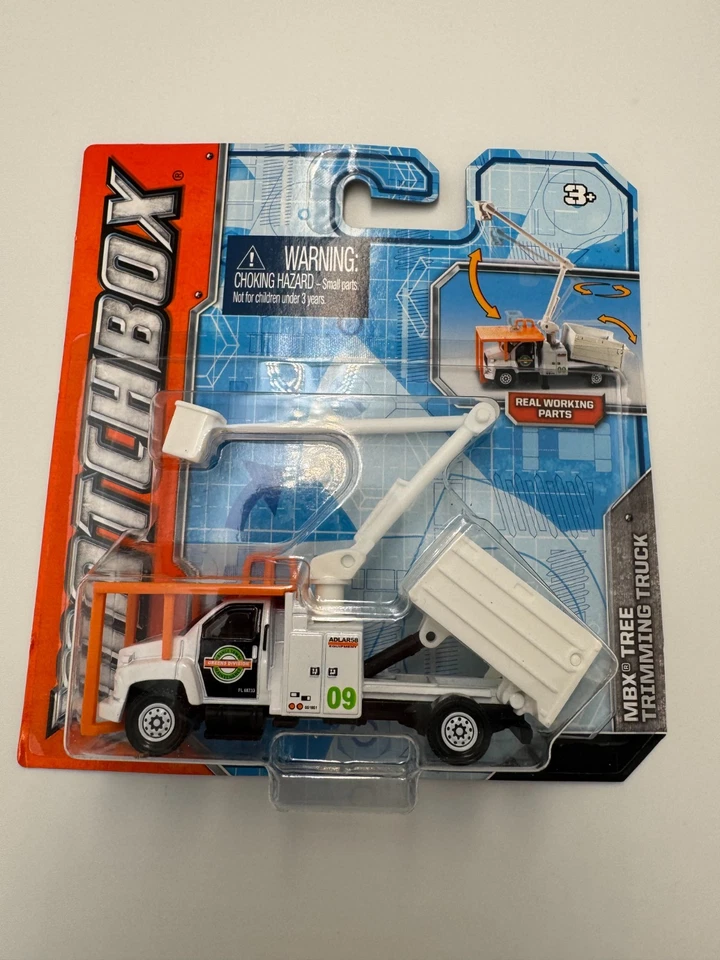 MATCHBOX 2015 REAL WORKING RIGS MBX TREE TRIMMING TRUCK GMC C8500 #023 WHITE - Image 1 of 1