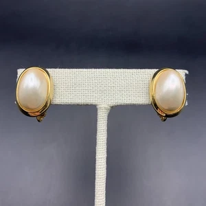 Faux Pearl Clip On Earrings Gold Tone Oval Domed Screw Adjust Classic Vintage - Picture 1 of 6