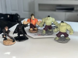 Disney Infinity Portal And Cable With Figures - Picture 1 of 8