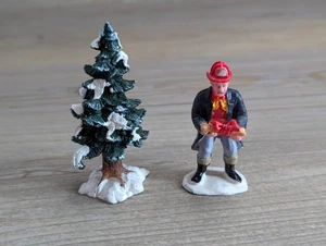 Lote de 2 figuras Lemax Christmas Village bombero sosteniendo hueso y pino - reparado - Imagen 1 de 18