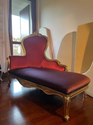 chaise longue design modà in velluto francese rosa e viola con foglie d’argento - Immagine 1 di 4