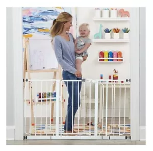 Regalo 56 pulgadas Extra WideSpan Walk Through Baby Gate con extensiones blanco NUEVO - Imagen 1 de 3