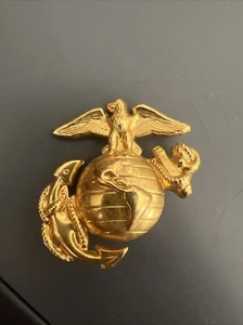 Vintage ORIGINAL US MARINES USMC SCREW ON BACK PIN Insignia Metal Pin BADGE - Picture 1 of 5