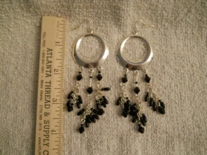 Silber veredelte Kreis & Silberketten mit schwarzen Perlen Ohrhänger - Bild 1 von 3