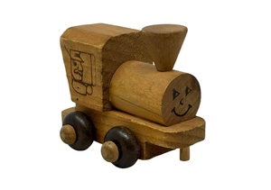 THE MONTGOMERY SCHULHAUS 3" Holzspielzeug Zug Lok Vermont - Bild 1 von 6