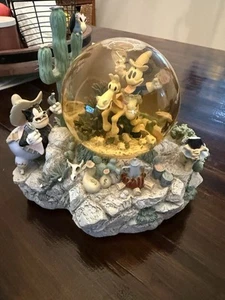 VINTAGE Disney Mickey Mouse Home on the Range Schneekugel Spieluhr funktioniert abgeplatzt - Bild 1 von 5