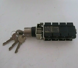 Interruptor de llave Siemens 8 contactos 4 posiciones 3ST135 08ZA00 - Imagen 1 de 5