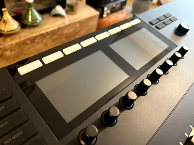 Native Instruments Komplete Kontrol S88 MK2 MIDI-Keyboard  - Schwarz (25428) - Bild 1 von 4