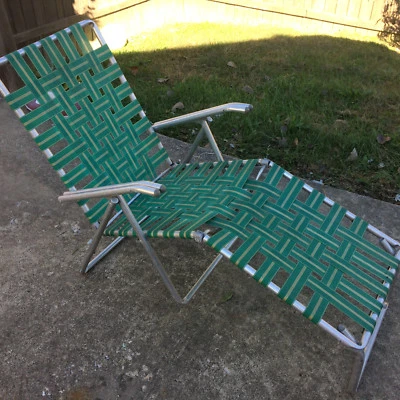 Silla de césped plegable verde MCM de mediados de siglo de metal vintage años 50 salón de persecución playa Foto 1 de 4