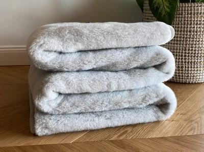 Luxuriöse Alpaka Wolldeck Naturhaardecke Wohndecke Kuscheldecke Naturprodukt - Bild 1 von 4