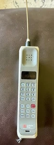 Téléphone portable vintage Motorola Brick - Photo 1 sur 12
