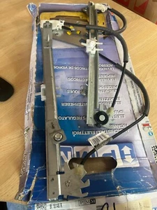 WINDOW REGULATOR FRONT RIGHT O/S/F 5 DOOR BMW 1 SERIES 2003-2013 116 118 WR94 - Picture 1 of 4