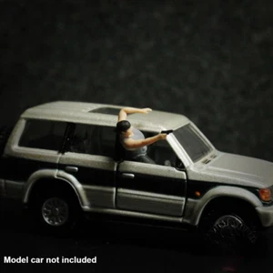 Figura 1/64 Diorama Modello Città Chasing Man In Car Scena Display Oggetti di scena modello regalo - Foto 1 di 10