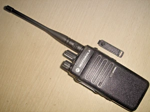 Motorola DP2400e UHF 403-527MHz DMR Digital c/w battery, beltclip & antenna - Picture 1 of 9
