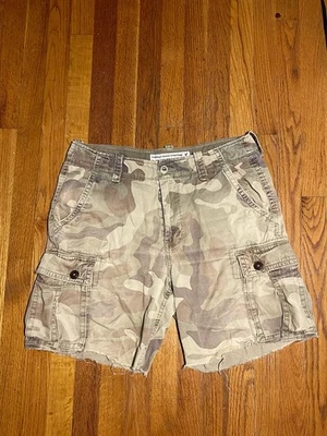 American Eagle : Desert Fade Cargo Shorts!! - Image 1 of 4