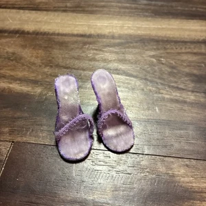 Vintage Madame Alexander Cissy/Winnie High Heel Schuhe - lila Samt mit Riemen - Bild 1 von 2