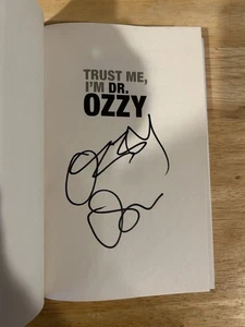 SIGNED Trust Me, I’m Dr. Ozzy by Ozzy Osbourne HC 1/1 NEW Black Sabbath +PIC - Foto 1 di 7