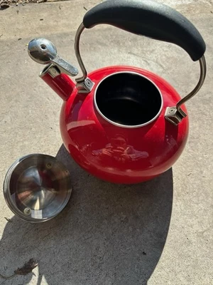 Tetera Chantal Whistling esmalte rojo y plateado 1,8 cuartos usada Foto 1 de 3