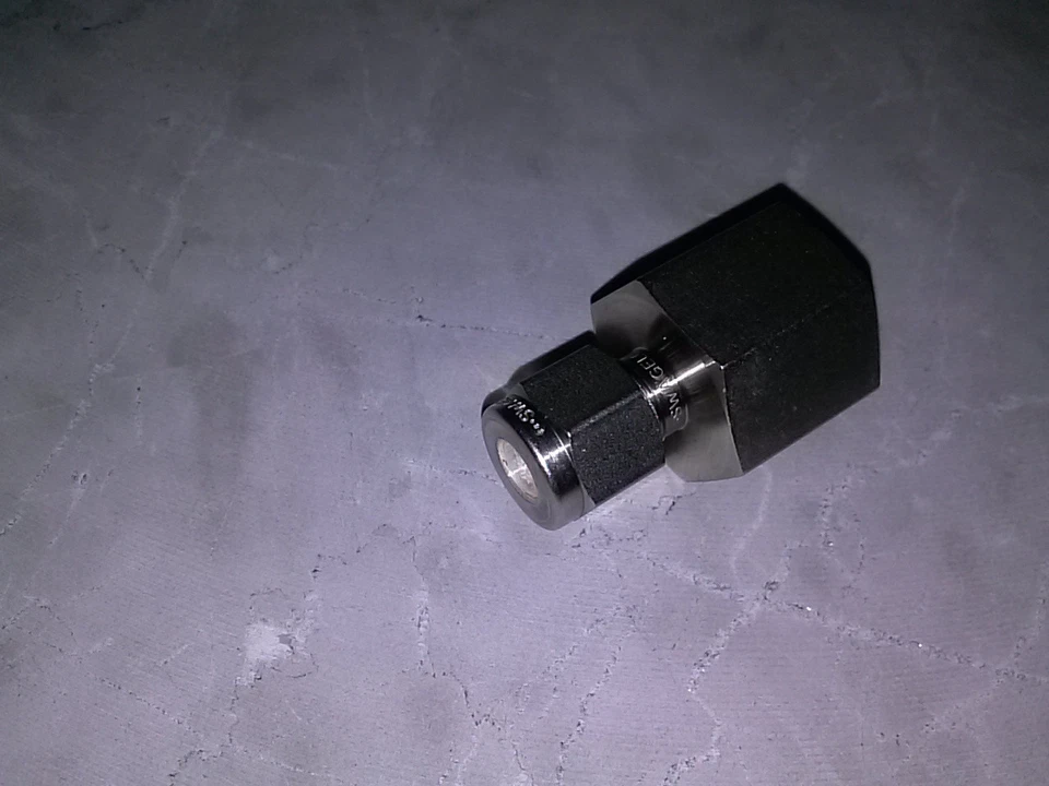 Swagelok SS-400-7-6,1/4" tube x 3/8 female NPT stainless steel tube fitting - Image 1 of 1