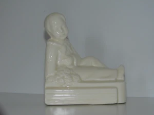 PORCELAINE ANCIENNE MANUFACTURE FOREIGN GERMANY ENFANT AUX BOUQUET DE FLEURS TBE - Picture 1 of 3
