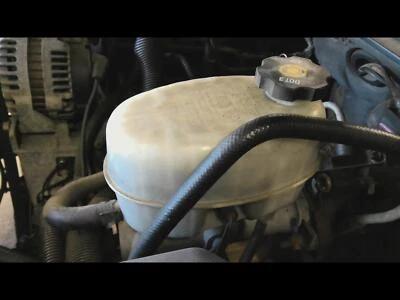 Used Brake Master Cylinder fits: 2004 Chevrolet Tahoe hydraulic assist brakes w/ Foto 1 de 4
