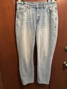 EUC American Eagle Mom Jean Blue Denim Size 12 Regular Jeans 34" W 28.5" INS - Picture 1 of 4