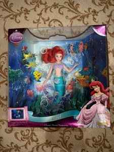 Disney La Sirenita Ariel Clásica Película Recuerdos Porcelana Muñeca Llave Latón - Imagen 1 de 3