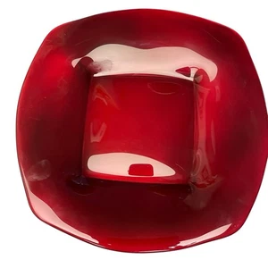 "Plato para servir rojo metálico 13"" en tono dorado inferior" - Imagen 1 de 8