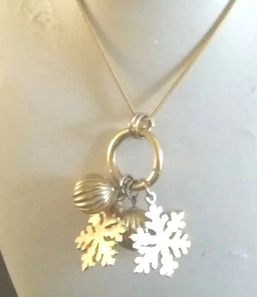TALBOTS Dijes Festivos de Navidad Bolas Copos de Nieve Vacaciones Collar Tono Dorado 30" Foto 1 de 4