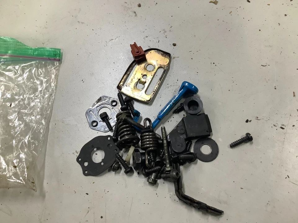 TORNILLOS DE HERRAJES PARA MOTOSIERRA POULAN WOODSHARK P 3314 Foto 1 de 1