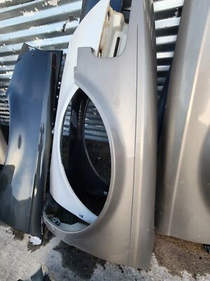 1999 2000 2001 2002 2003 2004 CADILLAC SEVILLE LEFT DRIVER FENDER BLACK STRIPE - Image 1 of 2